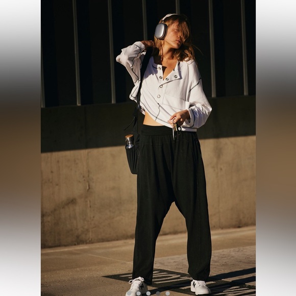 Free People Movement Hot Shot Harem Pants NWT Washed Black Size S - Picture 4 of 11